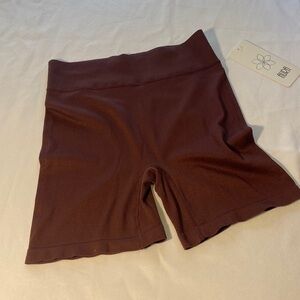 Aura woman’s athletic shorts size XL/XXL NWT